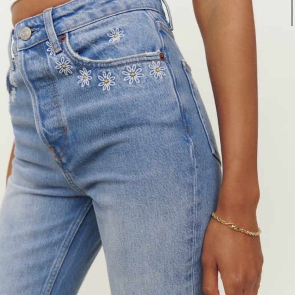 BNWT in packaging reformation Cynthia high rise straight jeans with daisies